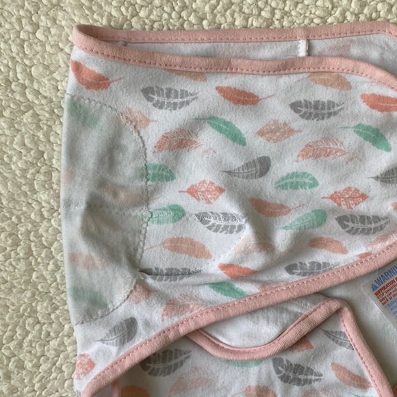 SwaddleMe Velcro Baby Swaddle (White/Pink/Gray/Mint) - Picture 9 of 15